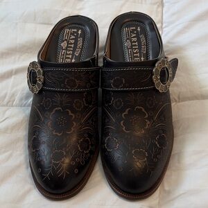 L'Artiste Floral Embossed Leather Clogs - Black with Brown Detailing